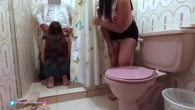 Hjúkrunarfræðingur finnur lækninn fjandans sjúkling á baðherbergi á sjúkrahúsi / HLUTI 1 / NicoleLondrawer / Chiquicandy